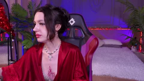 devilinee online show from December 21, 9:55 am