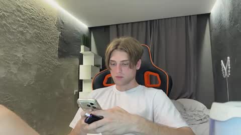 devilnut1 online show from June 6, 6:01 pm