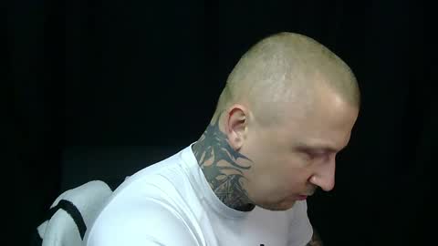 Snapshot of devilwithtats chatting on April 19, 7:51 am Lucian online show from April 19, 7:51 am