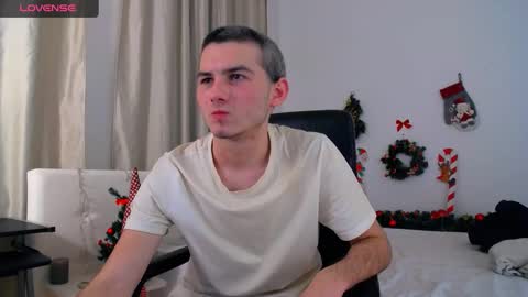 Snapshot of devin_ho chatting on December 7, 2:13 pm devin_ho online show from December 7, 2:13 pm