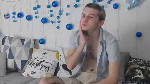 Snapshot of devin_ho chatting on December 11, 8:04 am devin_ho online show from December 11, 8:04 am