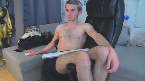 Snapshot of devin_ho chatting on December 15, 10:58 pm devin_ho online show from December 15, 10:58 pm