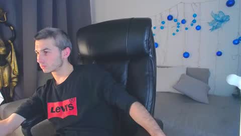 Snapshot of devin_ho chatting on December 16, 5:06 am devin_ho online show from December 16, 5:06 am