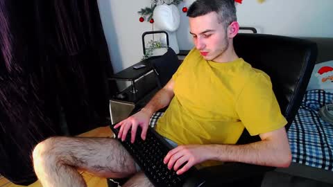 Snapshot of devin_ho chatting on December 28, 2:43 am devin_ho online show from December 28, 2:43 am