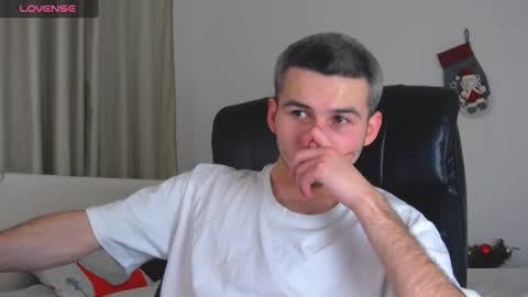 Snapshot of devin_ho chatting on December 31, 8:23 pm devin_ho online show from December 31, 8:23 pm