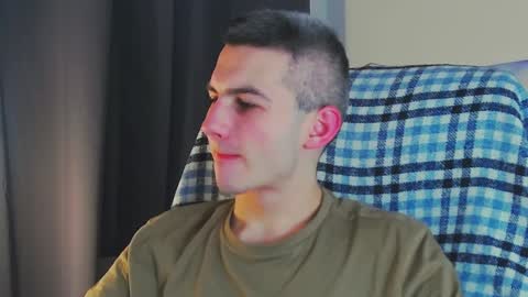 Snapshot of devin_ho chatting on January 17, 1:56 pm devin_ho online show from January 17, 1:56 pm