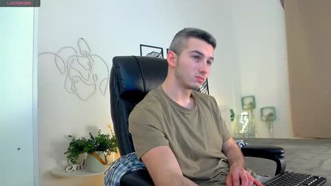 Snapshot of devin_ho chatting on January 23, 8:24 pm devin_ho online show from January 23, 8:24 pm