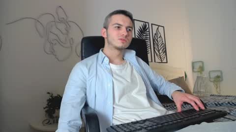 Snapshot of devin_ho chatting on January 28, 7:53 pm devin_ho online show from January 28, 7:53 pm