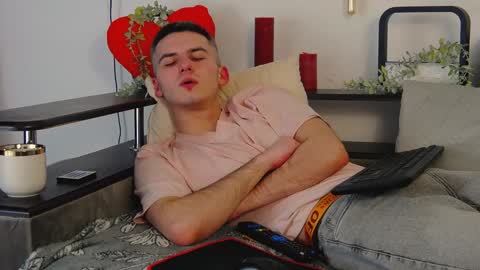 Snapshot of devin_ho chatting on February 7, 8:42 pm devin_ho online show from February 7, 8:42 pm