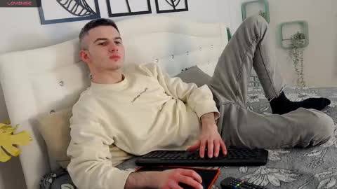 Snapshot of devin_ho chatting on February 9, 7:41 pm devin_ho online show from February 9, 7:41 pm