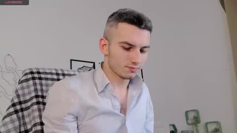 Snapshot of devin_ho chatting on February 10, 8:00 pm devin_ho online show from February 10, 8:00 pm