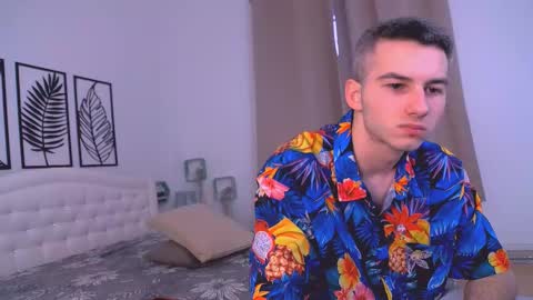 Snapshot of devin_ho chatting on February 14, 5:19 am devin_ho online show from February 14, 5:19 am