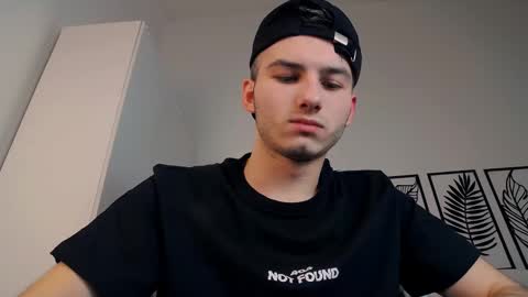 Snapshot of devin_ho chatting on February 19, 9:14 pm devin_ho online show from February 19, 9:14 pm