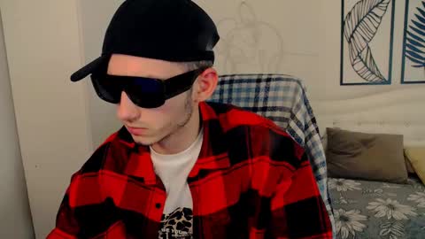 Snapshot of devin_ho chatting on February 24, 9:20 pm devin_ho online show from February 24, 9:20 pm