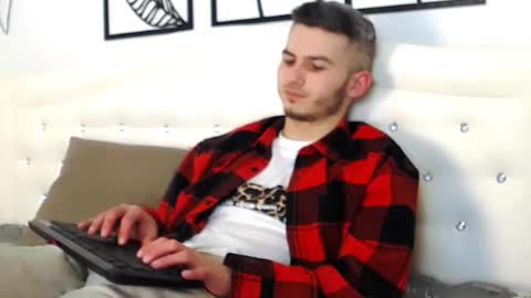 Snapshot of devin_ho chatting on March 3, 2:04 pm devin_ho online show from March 3, 2:04 pm