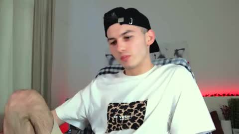 Snapshot of devin_ho chatting on March 7, 1:40 pm devin_ho online show from March 7, 1:40 pm