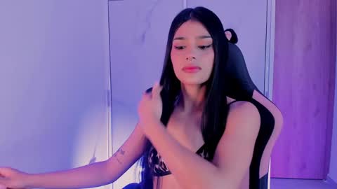 Snapshot of devours_fire chatting on April 26, 7:44 pm Sara 3 online show from April 26, 7:44 pm