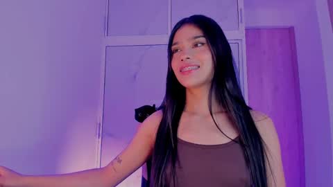 Snapshot of devours_fire chatting on May 25, 9:54 pm Sara 3 online show from May 25, 9:54 pm