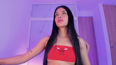 Snapshot of devours_fire chatting on June 1, 7:59 pm Sara 3 online show from June 1, 7:59 pm