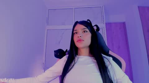 Snapshot of devours_fire chatting on June 3, 10:37 pm Sara 3 online show from June 3, 10:37 pm