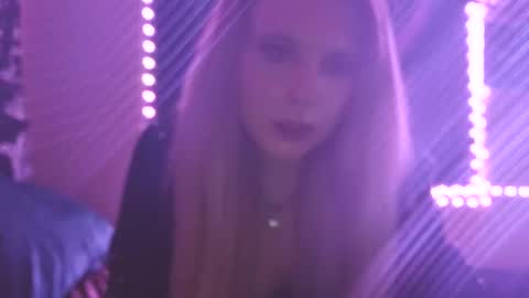 Snapshot of devyn_winter chatting on April 6, 11:49 pm devyn winter online show from April 6, 11:49 pm