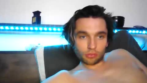 Snapshot of devyy333 chatting on March 6, 6:15 pm devyy333 online show from March 6, 6:15 pm