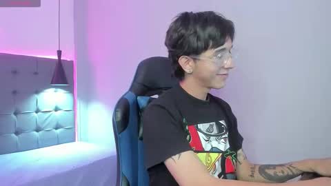 Snapshot of dewon20_ chatting on March 28, 8:52 pm Andy online show from March 28, 8:52 pm