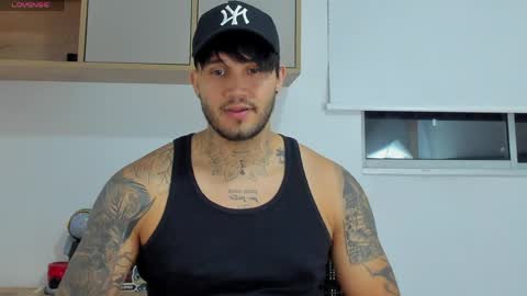 Snapshot of deymon_scott chatting on April 10, 12:27 am JULIAN online show from April 10, 12:27 am