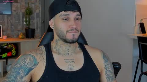 Snapshot of deymon_scott chatting on May 5, 11:46 pm JULIAN online show from May 5, 11:46 pm