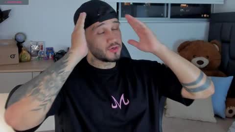 Snapshot of deymon_scott chatting on May 12, 1:47 am JULIAN online show from May 12, 1:47 am
