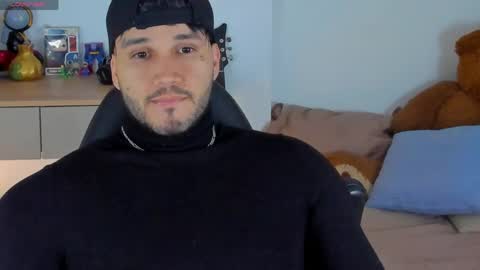 Snapshot of deymon_scott chatting on May 24, 3:22 am JULIAN online show from May 24, 3:22 am