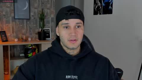 Snapshot of deymon_scott chatting on June 2, 10:34 pm JULIAN online show from June 2, 10:34 pm