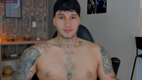 Snapshot of deymon_scott chatting on June 4, 10:05 pm JULIAN online show from June 4, 10:05 pm