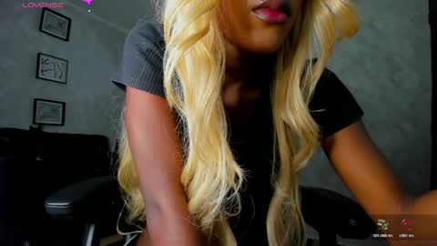 Snapshot of deyy_madisson chatting on April 6, 7:15 pm Madisson online show from April 6, 7:15 pm