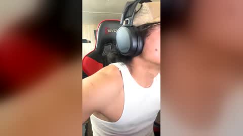 Snapshot of deztrixxx chatting on March 10, 6:35 pm deztrixxx online show from March 10, 6:35 pm