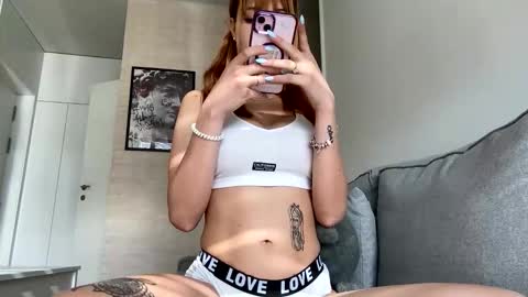 Snapshot of dhaliaa09 chatting on February 17, 9:39 am Dhalia online show from February 17, 9:39 am