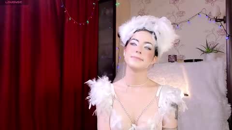 Snapshot of di_moon_ chatting on October 31, 4:19 pm Diana online show from October 31, 4:19 pm