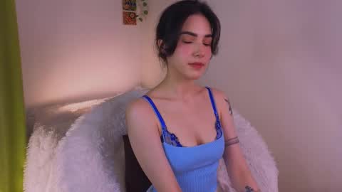 Snapshot of di_moon_ chatting on November 30, 2:43 pm Diana online show from November 30, 2:43 pm