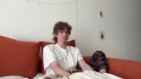 Snapshot of di_n_alex chatting on September 26, 8:51 am Di Alex online show from September 26, 8:51 am