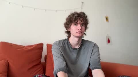 Snapshot of di_n_alex chatting on October 4, 9:51 am Di Alex online show from October 4, 9:51 am