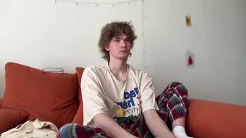 Snapshot of di_n_alex chatting on October 8, 8:45 am Di Alex online show from October 8, 8:45 am