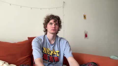 Snapshot of di_n_alex chatting on October 12, 9:52 am Di Alex online show from October 12, 9:52 am