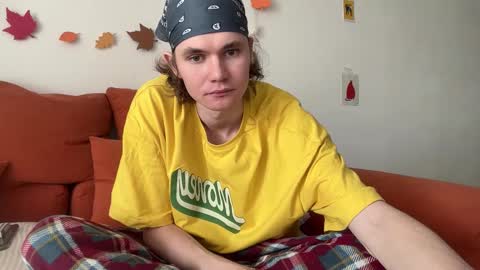 Snapshot of di_n_alex chatting on November 1, 9:11 am Di Alex online show from November 1, 9:11 am