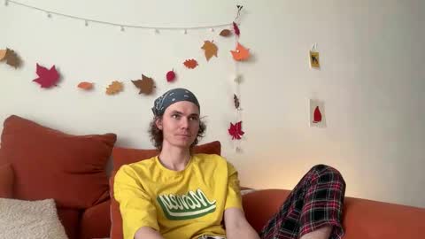 Snapshot of di_n_alex chatting on November 8, 9:20 am Di Alex online show from November 8, 9:20 am