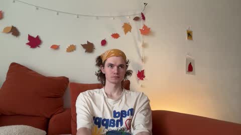 Snapshot of di_n_alex chatting on November 13, 10:03 am Di Alex online show from November 13, 10:03 am