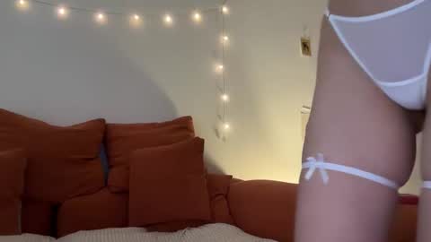 Snapshot of di_n_alex chatting on November 28, 12:08 pm Di Alex online show from November 28, 12:08 pm