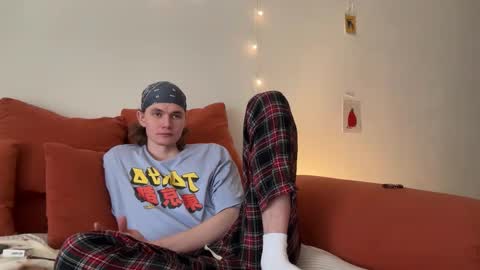 Snapshot of di_n_alex chatting on November 29, 9:45 am Di Alex online show from November 29, 9:45 am