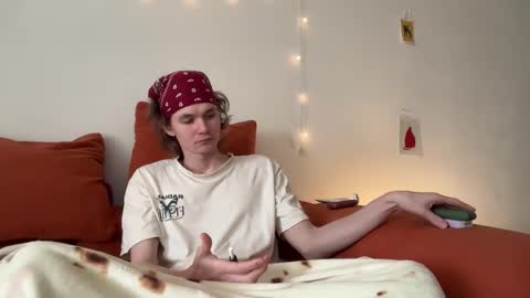 Snapshot of di_n_alex chatting on December 4, 9:40 am Di Alex online show from December 4, 9:40 am