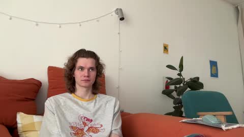 Snapshot of di_n_alex chatting on April 5, 8:00 am Di Alex online show from April 5, 8:00 am