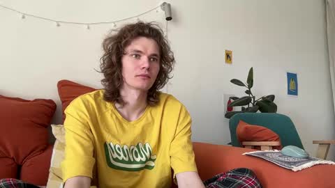 Snapshot of di_n_alex chatting on April 10, 8:30 am Di Alex online show from April 10, 8:30 am